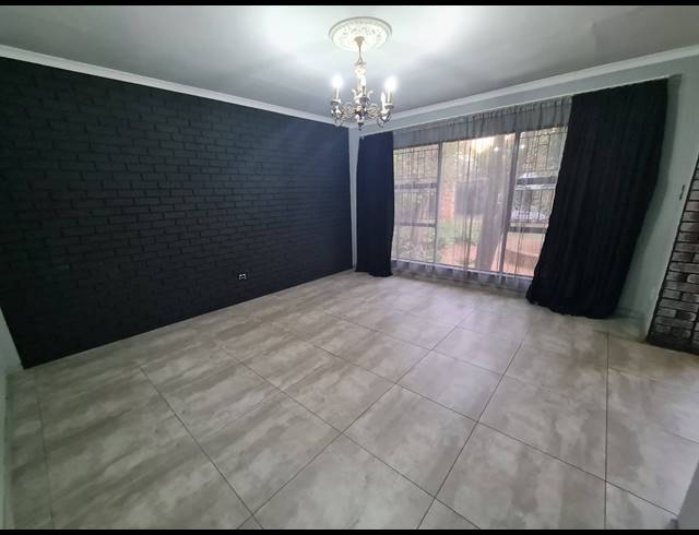 4 BEDROOM HOUSE FOR SALE IN SONNEVELD